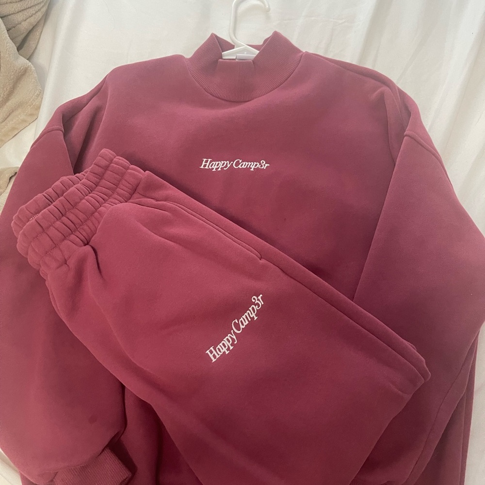 The Happy Camp3r Jogging Set